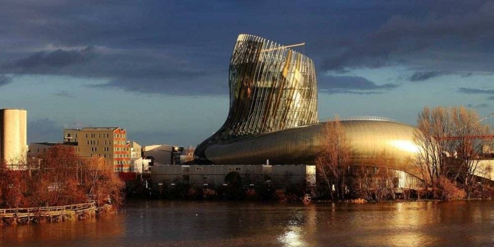 La Cité du vin aux couleurs or au petit matin, le 29 décembre 2015 © BONNAUD GUILLAUME